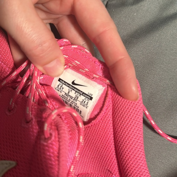 Nike Pink Roshe - Picture 7 of 7
